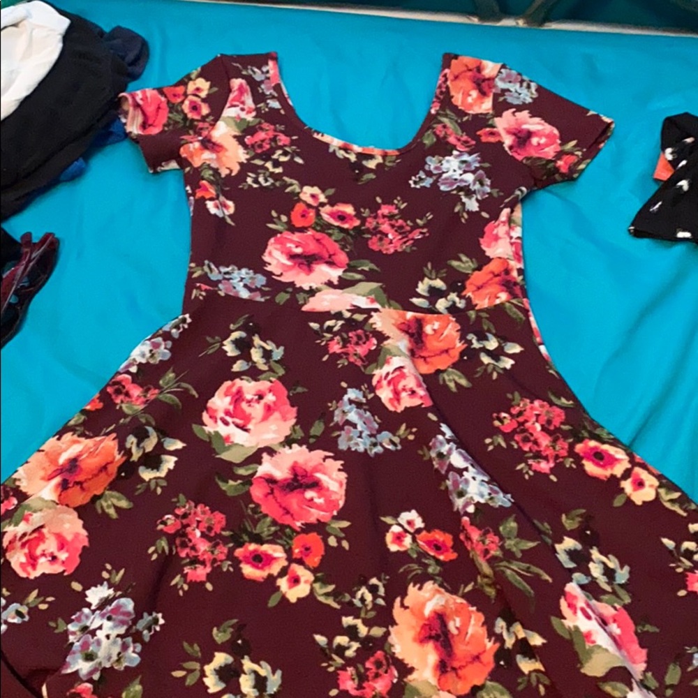 Dresses - Picture 2 of 2